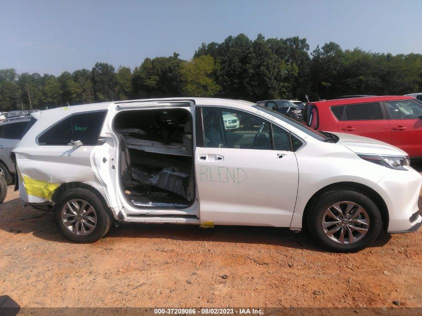 2022 TOYOTA SIENNA XLE - 5TDYRKEC8NS102027