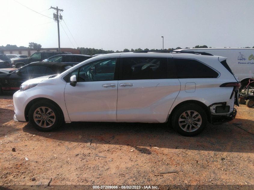 2022 TOYOTA SIENNA XLE - 5TDYRKEC8NS102027