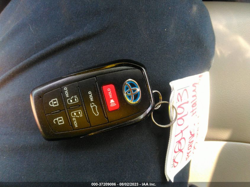 2022 TOYOTA SIENNA XLE - 5TDYRKEC8NS102027