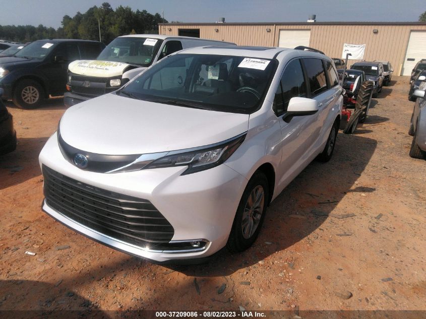 2022 TOYOTA SIENNA XLE - 5TDYRKEC8NS102027