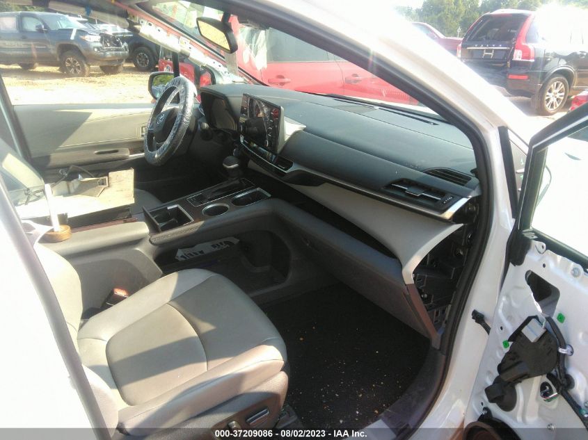 2022 TOYOTA SIENNA XLE - 5TDYRKEC8NS102027