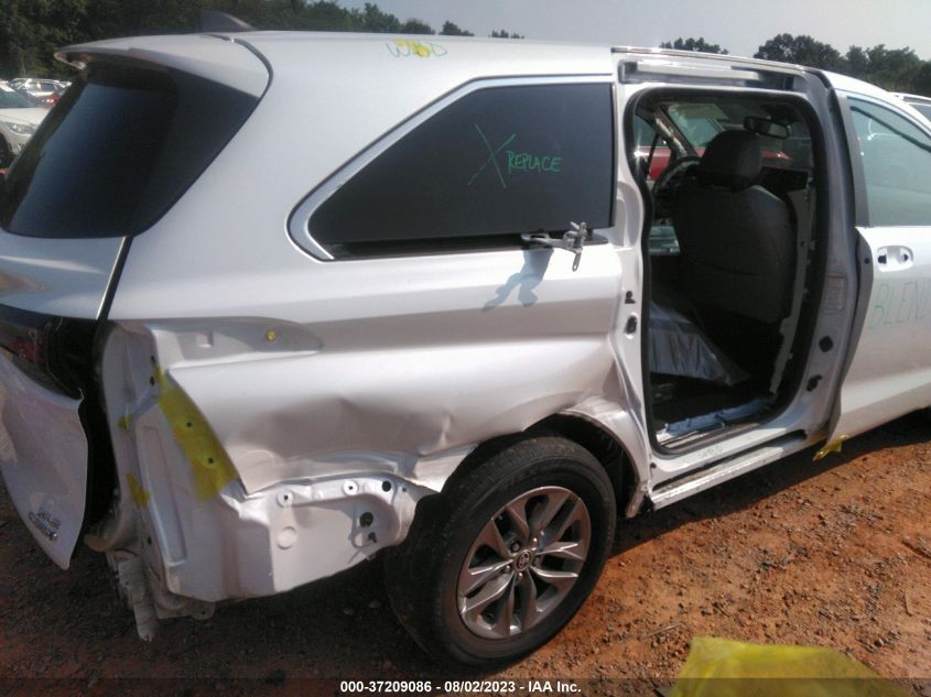 2022 TOYOTA SIENNA XLE - 5TDYRKEC8NS102027