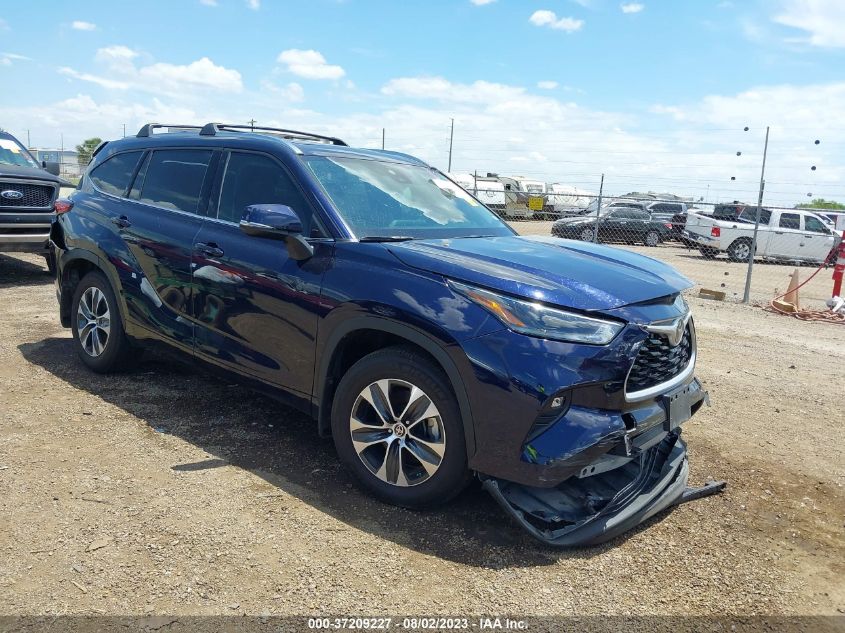 2021 TOYOTA HIGHLANDER XLE - 5TDGZRAHXMS536907