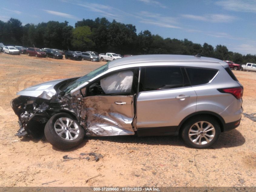 2019 FORD ESCAPE SE - 1FMCU0GD6KUB93594