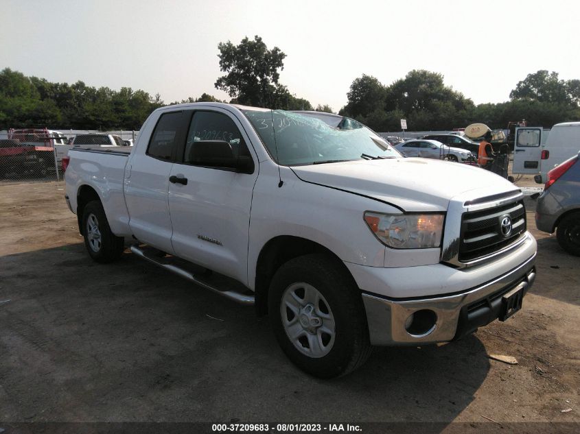 2013 TOYOTA TUNDRA 4WD TRUCK - 5TFUM5F10DX040398