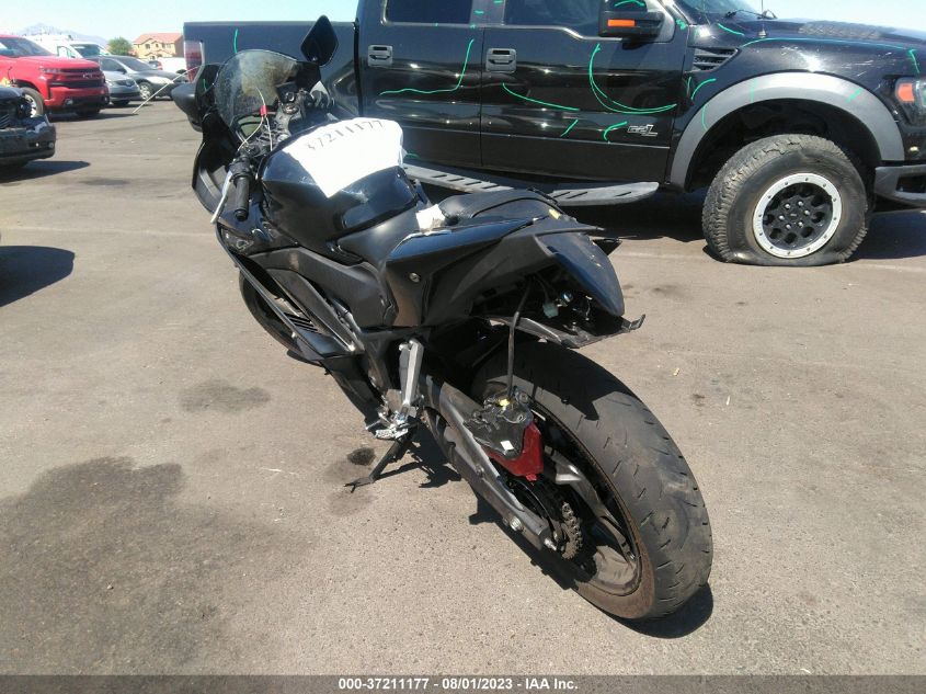 2023 YAMAHA YZFR3 A MH3RH18Y6PK011052