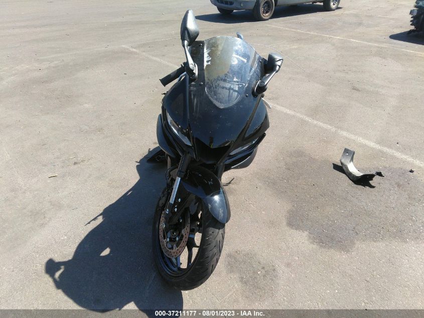 2023 YAMAHA YZFR3 A MH3RH18Y6PK011052
