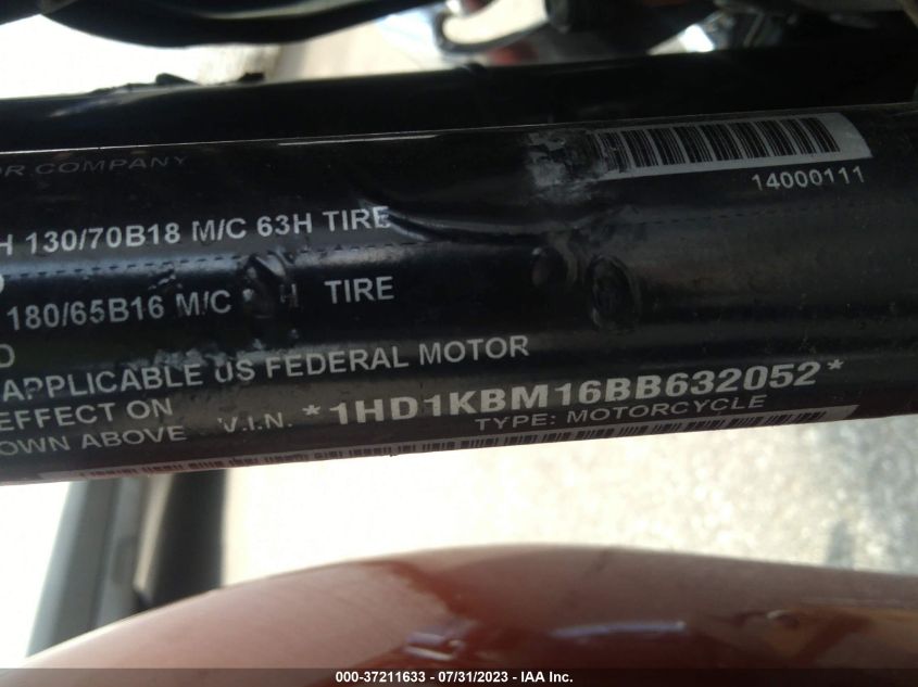 2011 HARLEY-DAVIDSON FLHX - 1HD1KBM16BB632052