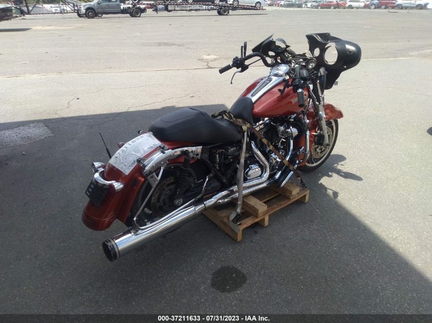 2011 HARLEY-DAVIDSON FLHX - 1HD1KBM16BB632052