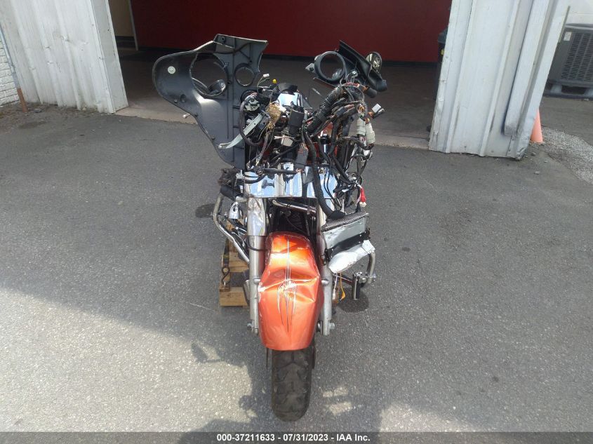 2011 HARLEY-DAVIDSON FLHX - 1HD1KBM16BB632052