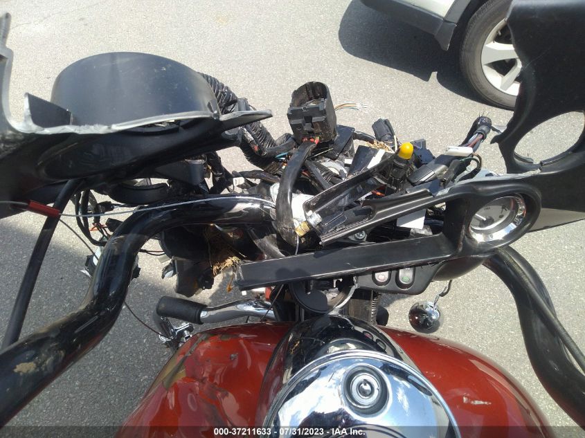 2011 HARLEY-DAVIDSON FLHX - 1HD1KBM16BB632052