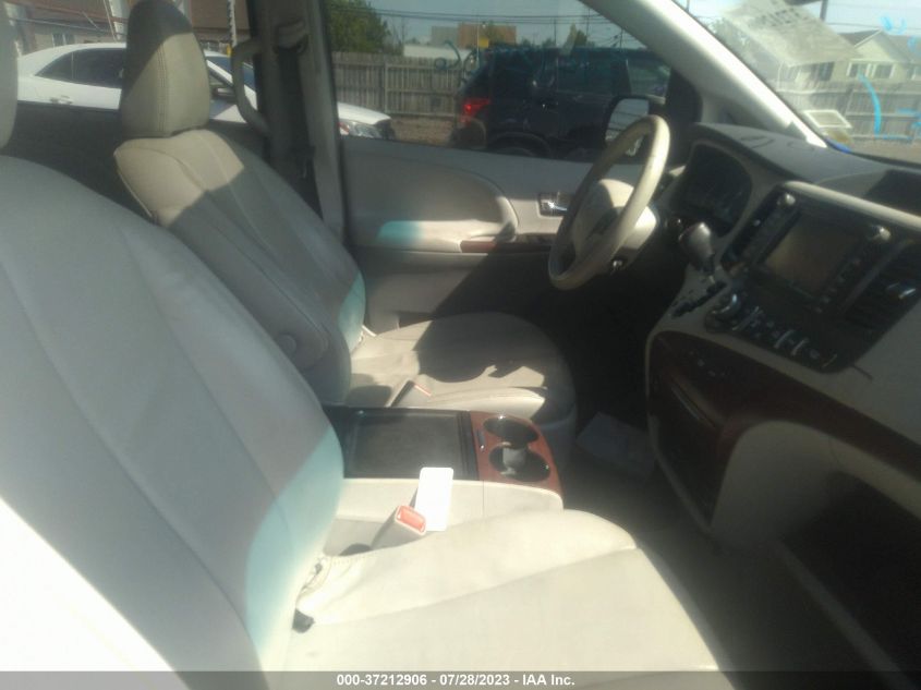 5TDDK3DC8CS045349 2012 TOYOTA SIENNA, photo no. 5