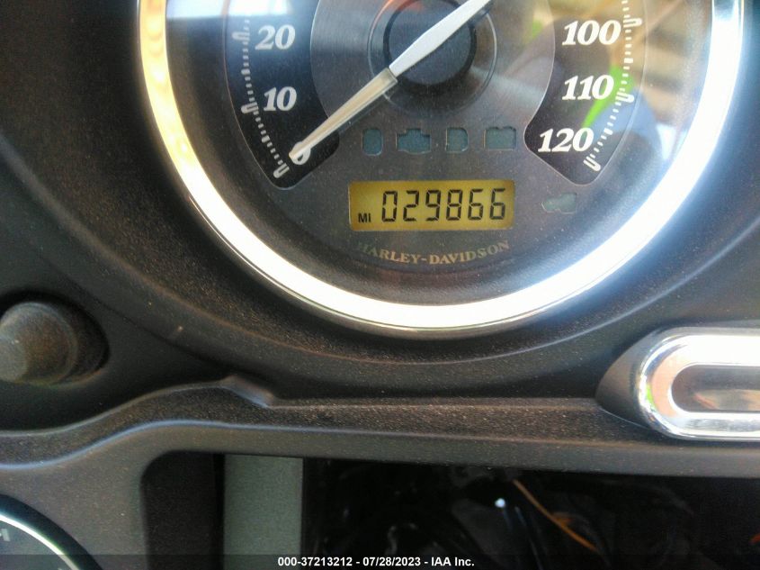 2011 HARLEY-DAVIDSON FLHTK 1HD1KEM13BB673773