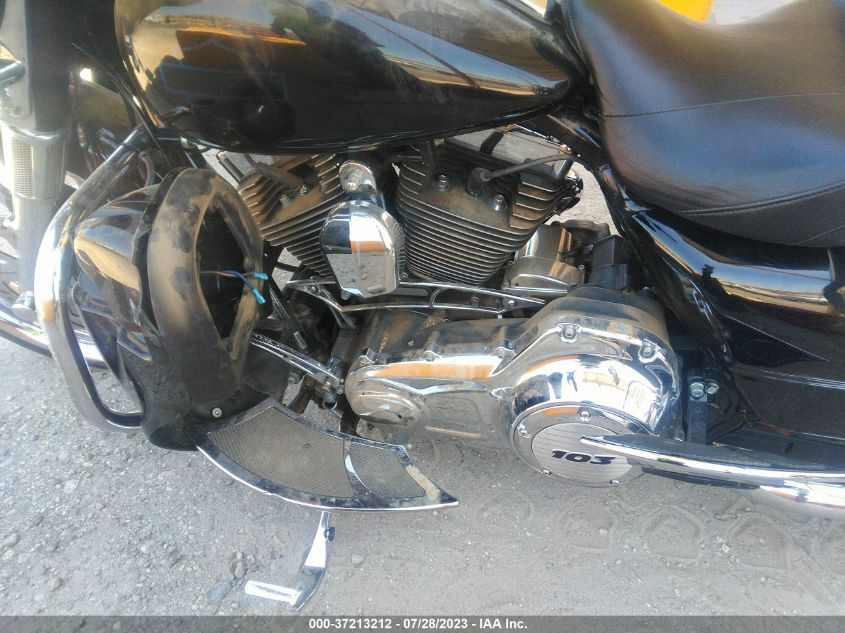 2011 HARLEY-DAVIDSON FLHTK 1HD1KEM13BB673773