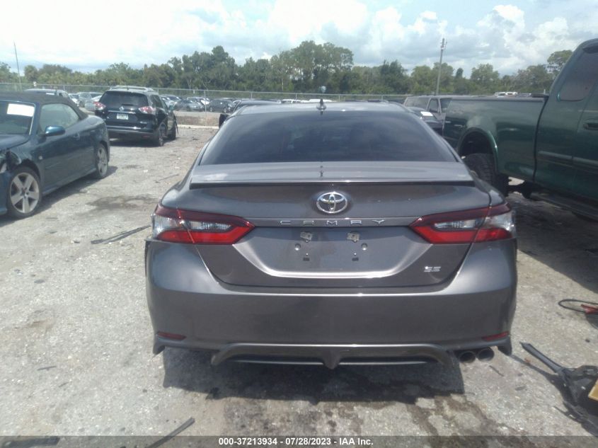 4T1G11AK3MU571817 Toyota Camry SE 15