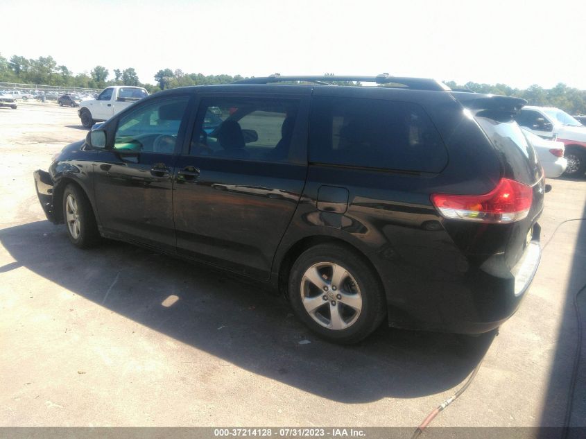 5TDKK3DC0DS375981 2013 TOYOTA SIENNA, photo no. 3