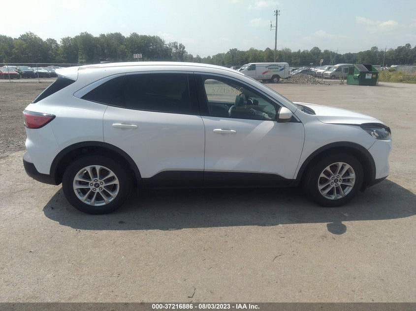 VIN 1FMCU9G69LUB44588 2020 FORD ESCAPE SE