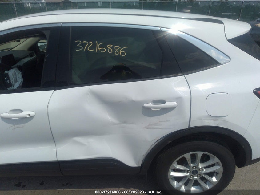 VIN 1FMCU9G69LUB44588 2020 FORD ESCAPE SE
