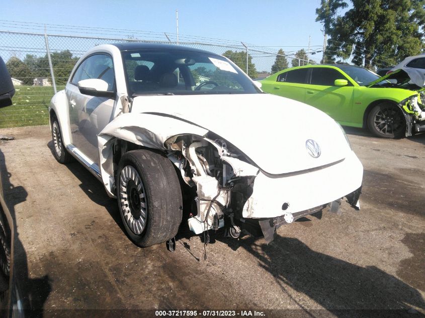 2013 VOLKSWAGEN BEETLE COUPE 2.5L W/SUN - 3VWJX7AT3DM676380