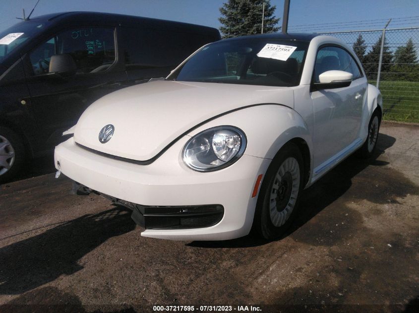 2013 VOLKSWAGEN BEETLE COUPE 2.5L W/SUN - 3VWJX7AT3DM676380