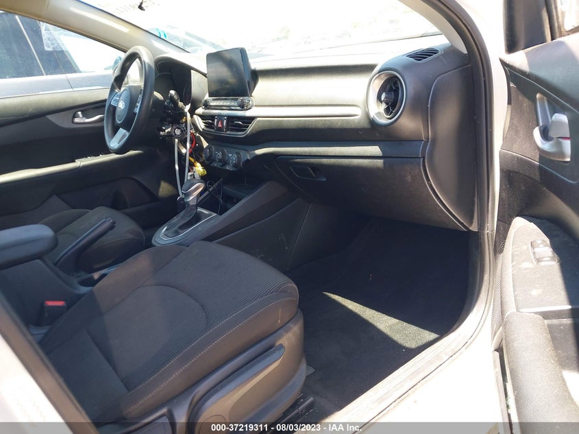 VIN 3KPF24AD2LE233855 2020 KIA FORTE LXS