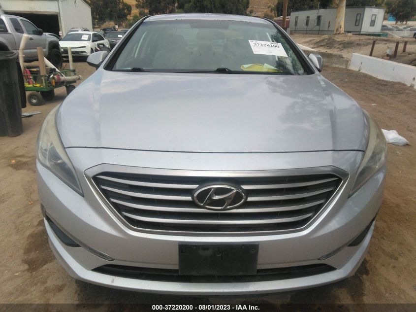 2015 HYUNDAI SONATA 2.4L SE - 5NPE24AF9FH011777