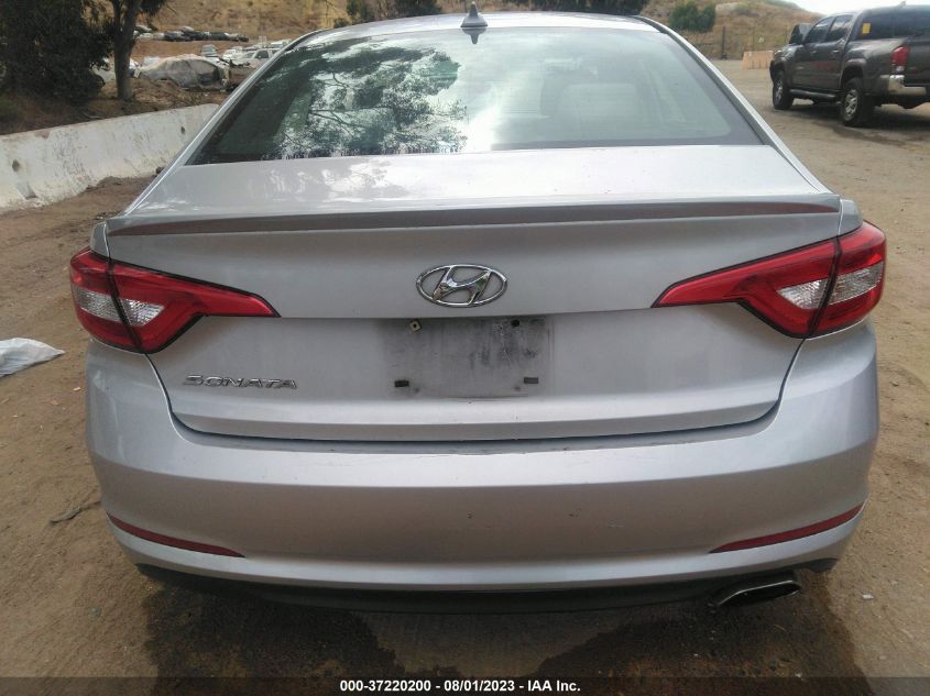 2015 HYUNDAI SONATA 2.4L SE - 5NPE24AF9FH011777