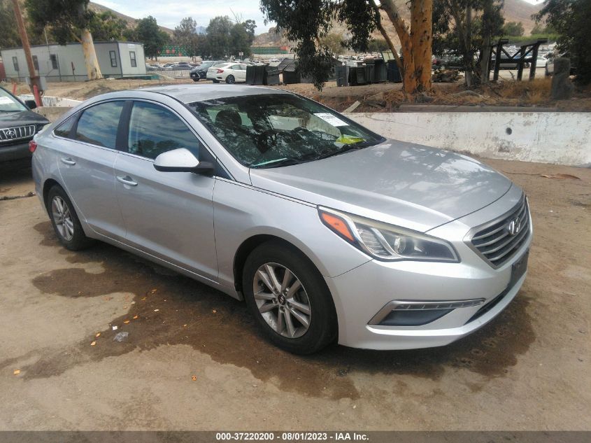 2015 HYUNDAI SONATA 2.4L SE - 5NPE24AF9FH011777