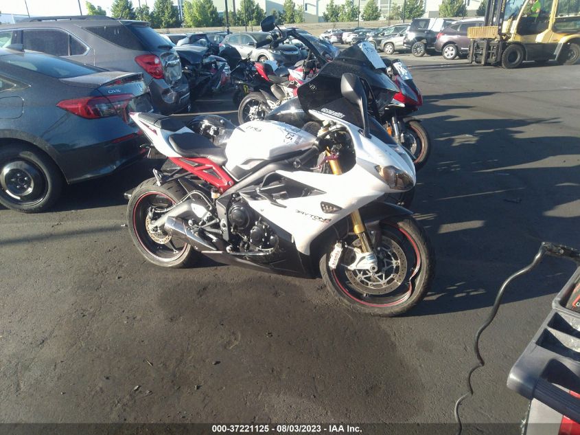 2013 TRIUMPH MOTORCYCLE DAYTONA 675/R - SMTA02YKXDJ58439