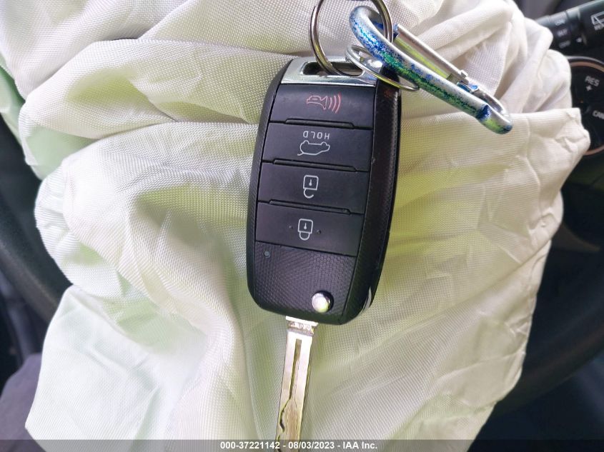 2016 KIA SOUL + - KNDJP3A55G7302333