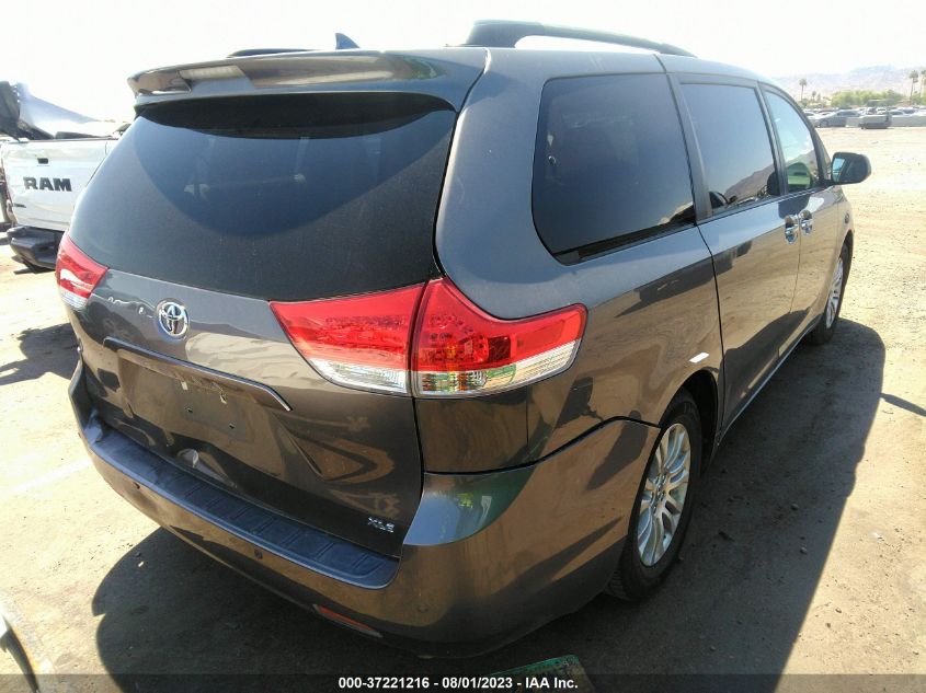 5TDYK3DC0BS116978 2011 TOYOTA SIENNA, photo no. 4