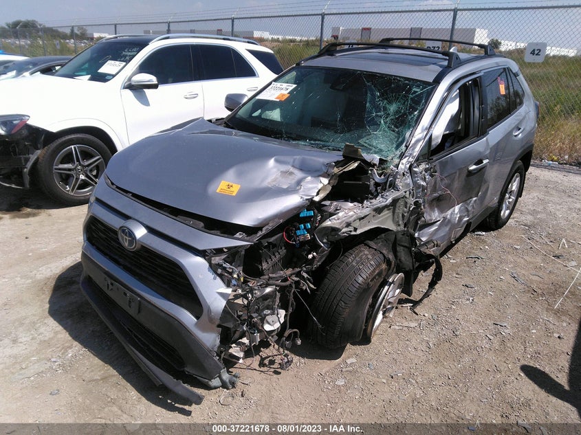 VIN 4T3RWRFVXMU041301 2021 TOYOTA RAV4 XLE