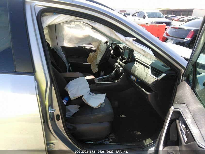 VIN 4T3RWRFVXMU041301 2021 TOYOTA RAV4 XLE