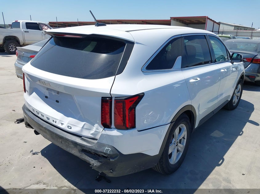 VIN 5XYRGDLC5NG105215 2022 KIA SORENTO LX