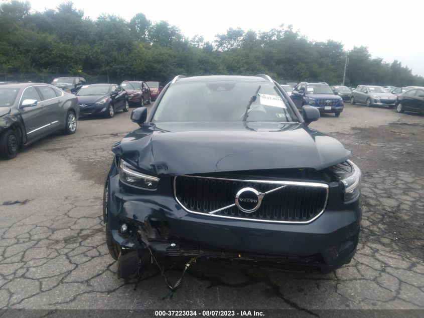 2021 VOLVO XC40 MOMENTUM YV4162UK1M2457370