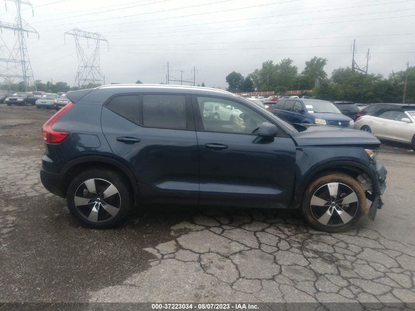 2021 VOLVO XC40 MOMENTUM YV4162UK1M2457370
