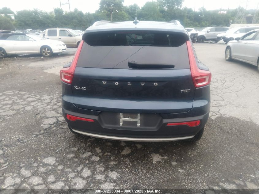 2021 VOLVO XC40 MOMENTUM YV4162UK1M2457370