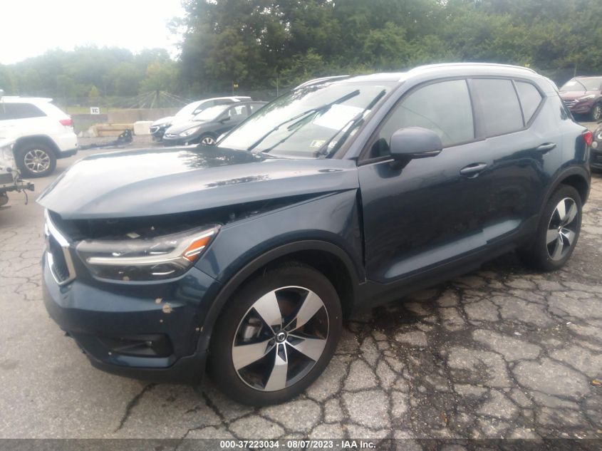 2021 VOLVO XC40 MOMENTUM YV4162UK1M2457370