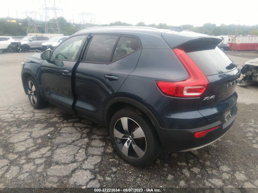 2021 VOLVO XC40 MOMENTUM YV4162UK1M2457370