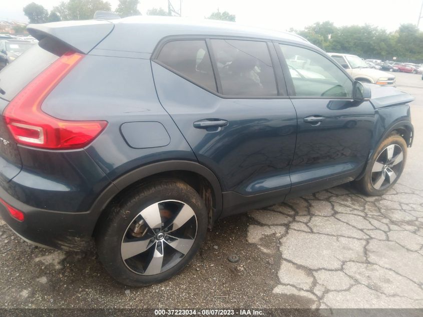 2021 VOLVO XC40 MOMENTUM YV4162UK1M2457370