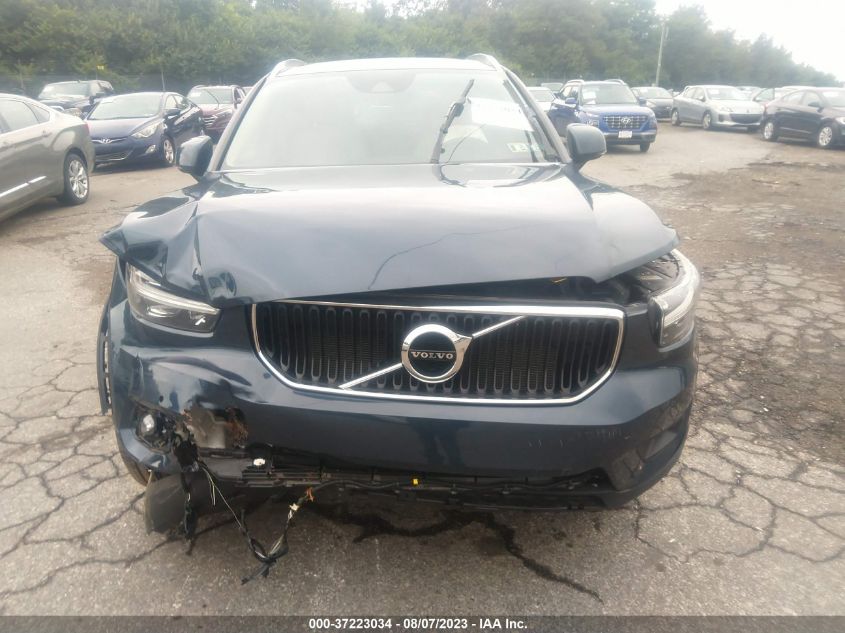 2021 VOLVO XC40 MOMENTUM YV4162UK1M2457370