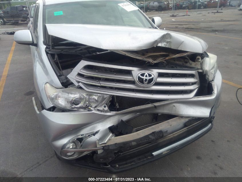 2013 TOYOTA HIGHLANDER PLUS/SE - 5TDBK3EH3DS182833