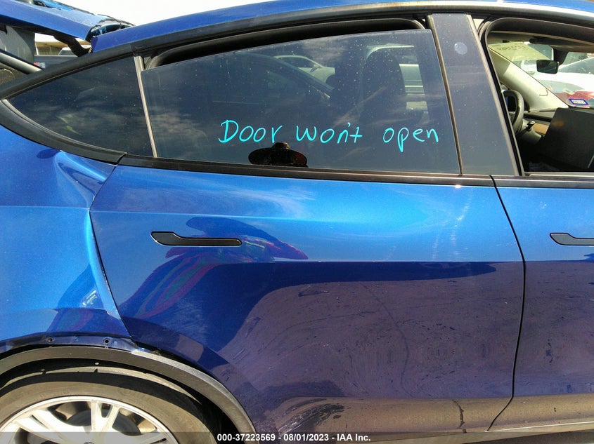 VIN 7SAYGAEE8NF313477 2022 TESLA MODEL Y