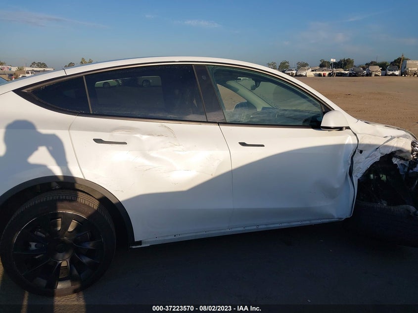 VIN 7SAYGDEE1NF447359 2022 TESLA MODEL Y LONG RANGE