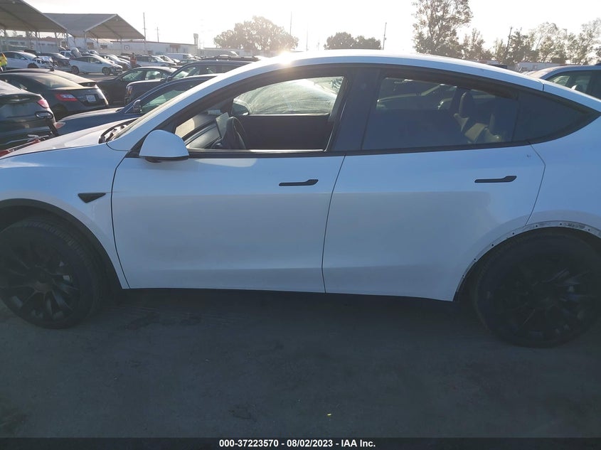 VIN 7SAYGDEE1NF447359 2022 TESLA MODEL Y LONG RANGE