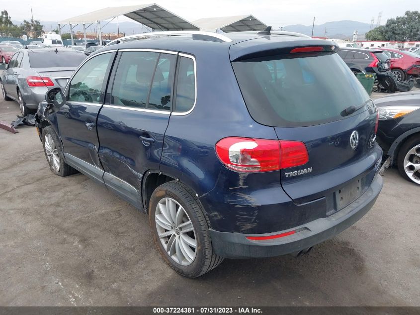 2013 VOLKSWAGEN TIGUAN SE W/SUNROOF & NAV - WVGAV7AX4DW526303