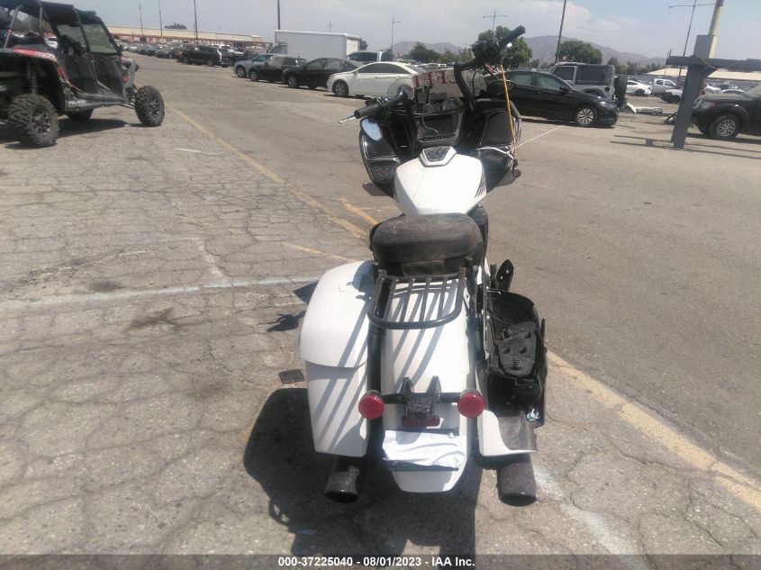 2020 INDIAN MOTORCYCLE CO. CHALLENGER DARK HORSE 56KLCDRR8L3392316