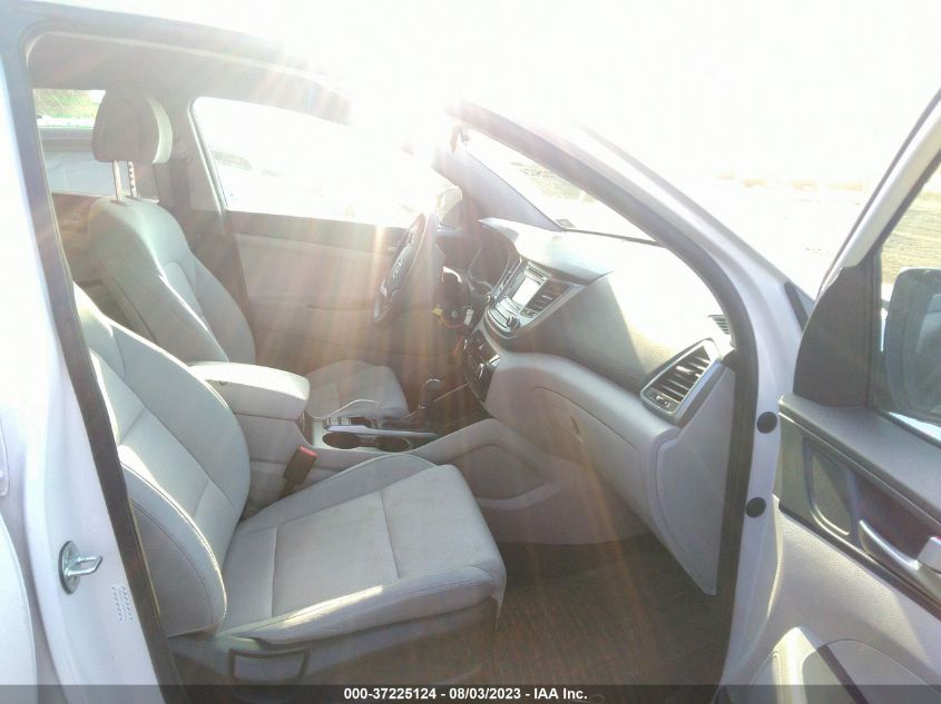 2017 HYUNDAI TUCSON SE - KM8J33A41HU295690