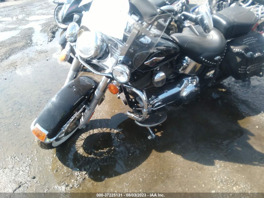2011 HARLEY-DAVIDSON FLSTC - 1HD1BW515BB018082
