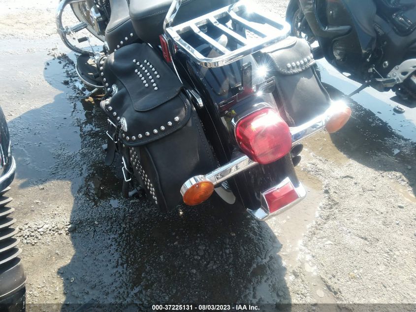 2011 HARLEY-DAVIDSON FLSTC - 1HD1BW515BB018082